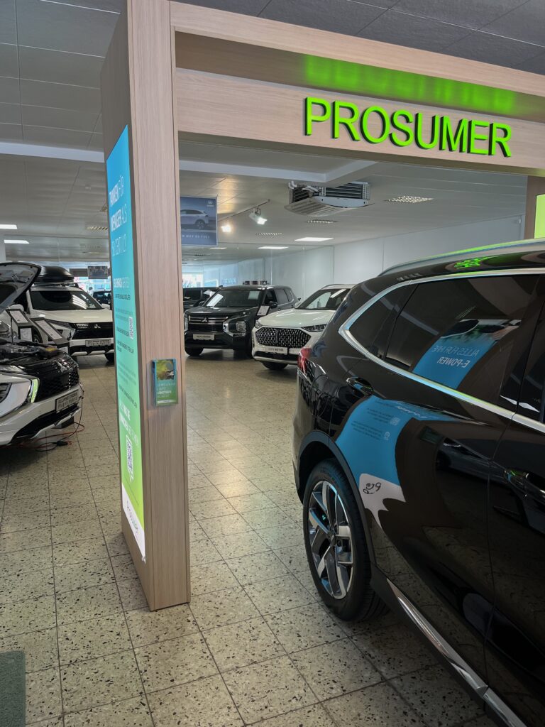 Verkaufsförderung von E-Autos im Autohaus in der Variante M in der Praxis